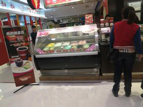弧形蛋糕柜